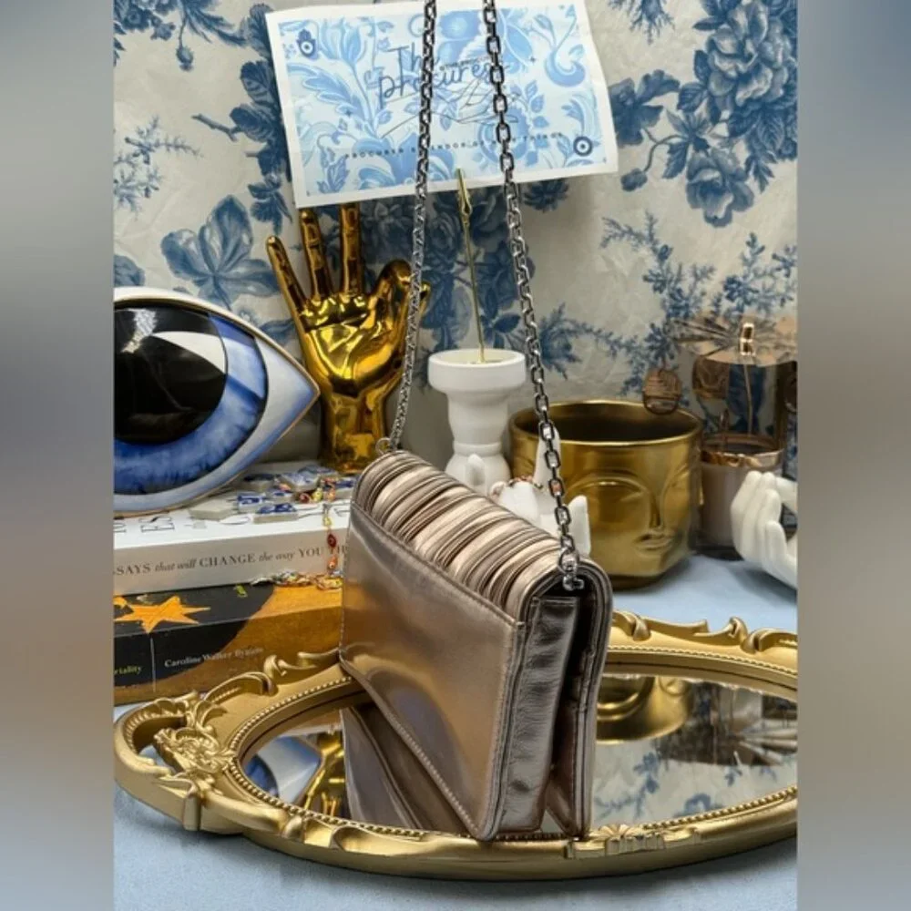 🆕 KARL LAGERFELD PARIS 🧿 NWT K/Kushion Crossbody Wallet, Champagne Metallic - Picture 3 of 15